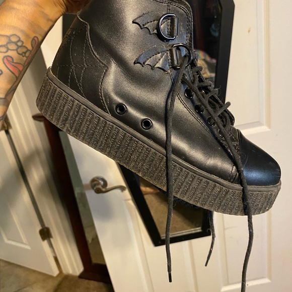 Strange cvlt chessla shoe. - Picture 3 of 3